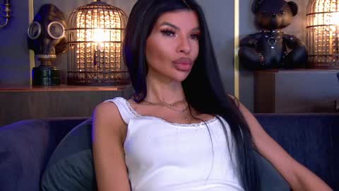 Elenia online show from March 2026 10:04:02 AM