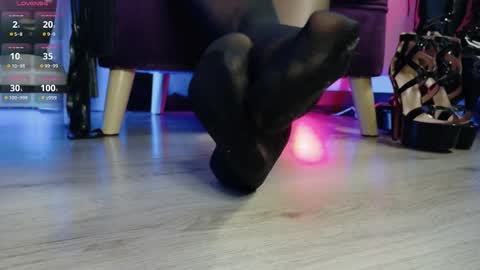 Snapshot of mistressjm_ chatting on October 2025 11:44:01 AM Jhadee online show from October 2025 11:44:01 AM