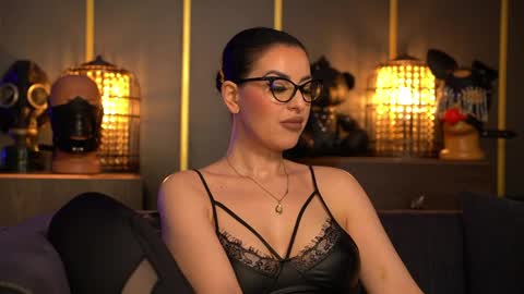 Snapshot of mistresskellykent chatting on April 2026 07:48:01 PM Mistress Kelly online show from April 2026 07:48:01 PM