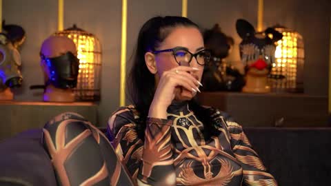 Snapshot of mistresskellykent chatting on May 2026 10:18:02 PM Mistress Kelly online show from May 2026 10:18:02 PM