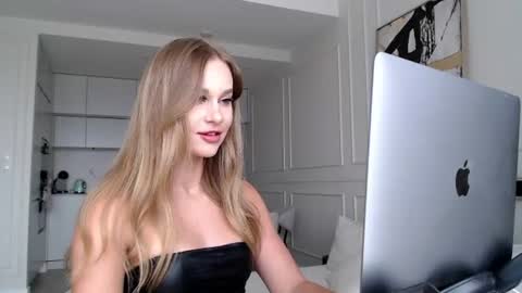 mistressuniverse online show from July 2026 11:15:01 AM