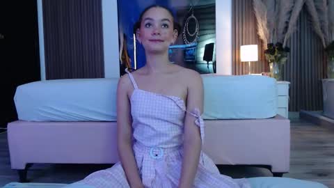 Mtica Brennet online show from October 2025 03:30:01 AM