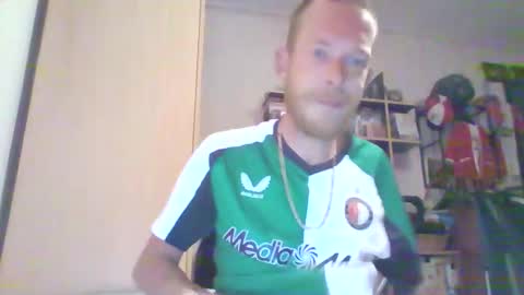 mitta93 online show from October 2025 11:16:01 PM