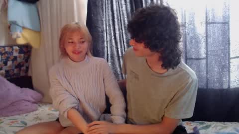 Snapshot of mixipeach chatting on May 2026 09:23:02 PM Naomi and Nekorii online show from May 2026 09:23:02 PM