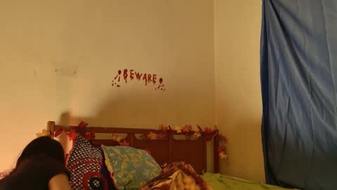 MoonLipson online show from November 2025 12:44:01 AM