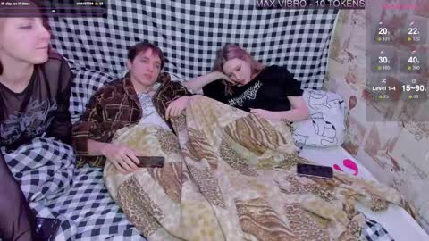 Tim and Lisa  Simon and Luna online show from February 2025 10:54:01 PM