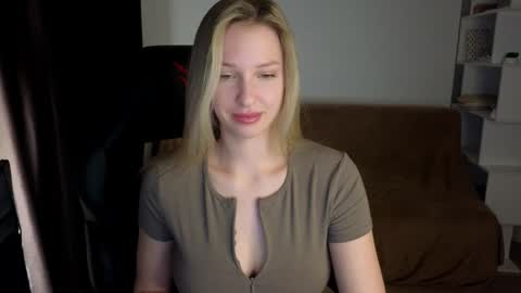 Lili online show from December 2024 04:30:02 PM