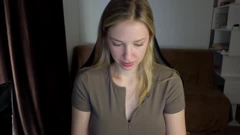 Lili online show from December 2024 10:10:02 AM