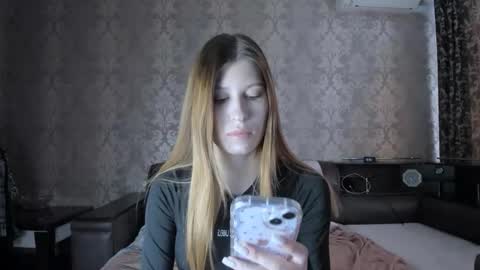 Lili online show from September 2025 10:37:01 AM