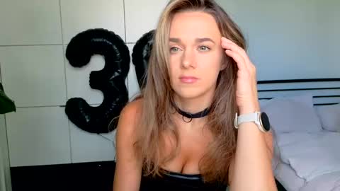 mmminnie online show from September 2025 12:49:02 PM