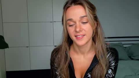 mmminnie online show from September 2025 01:57:02 PM