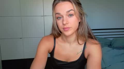 mmminnie online show from October 2025 01:30:01 PM