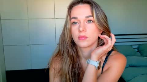 mmminnie online show from November 2025 01:34:02 PM