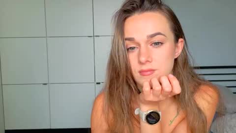 mmminnie online show from November 2025 10:31:01 AM