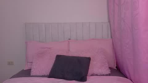 zoe ross online show from February 2026 07:08:02 PM