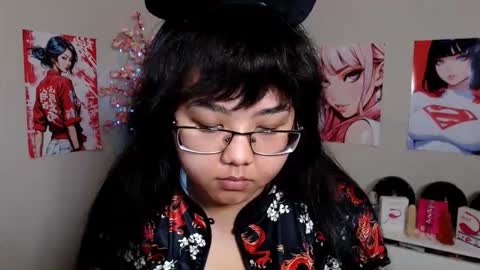 Molly online show from November 2025 05:09:01 AM