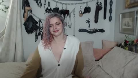 Snapshot of mohawkmischief chatting on January 2025 01:08:01 AM MohawkMischief online show from January 2025 01:08:01 AM