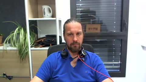 Snapshot of moi9876543210 chatting on June 2026 01:26:02 PM Julien online show from June 2026 01:26:02 PM