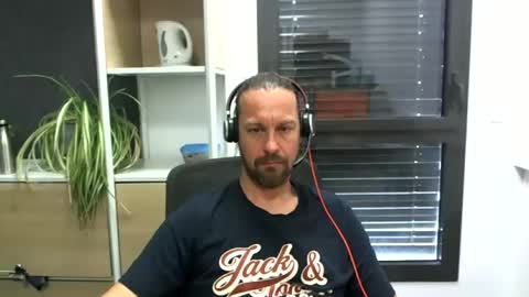 Snapshot of moi9876543210 chatting on June 2026 10:24:01 AM Julien online show from June 2026 10:24:01 AM