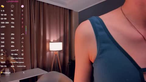 Laura online show from October 2025 01:36:02 AM