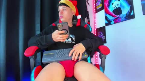 Snapshot of moises_23cm chatting on December 2024 08:25:02 PM moises_23cm online show from December 2024 08:25:02 PM