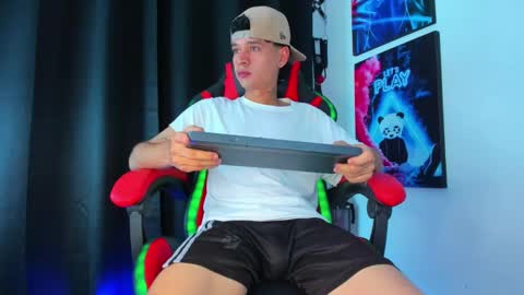 Snapshot of moises_23cm chatting on January 2025 07:21:01 PM moises_23cm online show from January 2025 07:21:01 PM