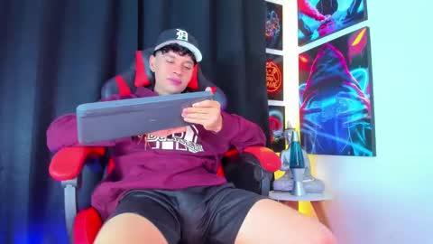 Snapshot of moises_23cm chatting on March 2025 05:29:02 AM moises_23cm online show from March 2025 05:29:02 AM