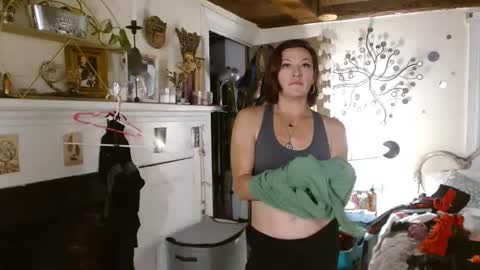 Snapshot of moistknickerchick chatting on December 2024 04:31:02 AM MoistKnickerChick online show from December 2024 04:31:02 AM