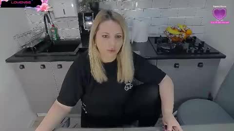 erika online show from December 2025 08:42:02 AM