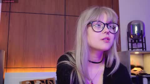 Snapshot of moliqin chatting on April 2026 07:35:01 AM moliqin online show from April 2026 07:35:01 AM