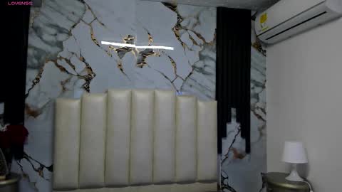 Hey Guys  Im Mollie online show from December 2025 12:11:02 PM