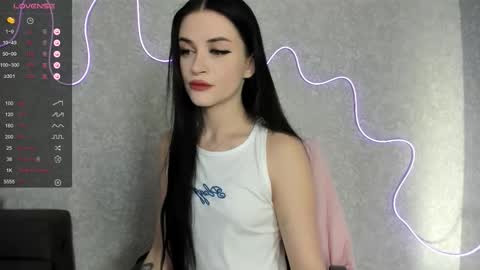 Molly - online show from October 2025 06:48:01 AM