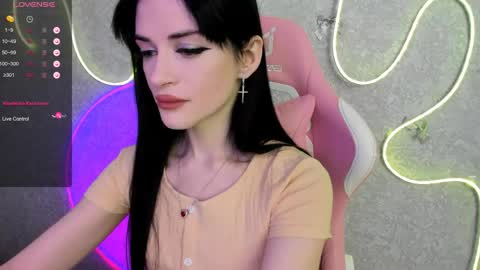 Snapshot of molly_crystall chatting on April 2026 04:19:01 AM Molly - online show from April 2026 04:19:01 AM