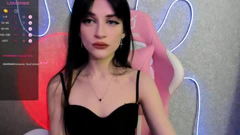 Snapshot of molly_crystall chatting on April 2026 02:40:02 AM Molly - online show from April 2026 02:40:02 AM