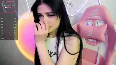Snapshot of molly_crystall chatting on June 2026 03:18:02 AM Molly - online show from June 2026 03:18:02 AM