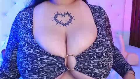 Snapshot of molly_curvyhot chatting on October 2025 02:27:02 PM molly_curvyhot online show from October 2025 02:27:02 PM