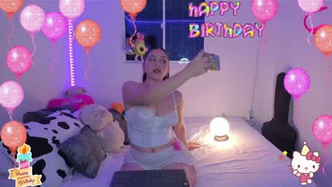 Snapshot of molly_g18 chatting on December 2024 02:33:01 AM MARIANA online show from December 2024 02:33:01 AM