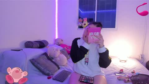 Snapshot of molly_g18 chatting on February 2025 03:43:02 AM MARIANA online show from February 2025 03:43:02 AM