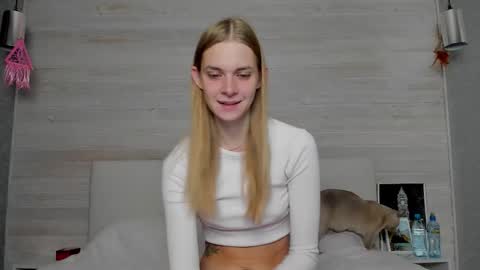 Molly Hunt online show from October 2025 03:18:02 AM