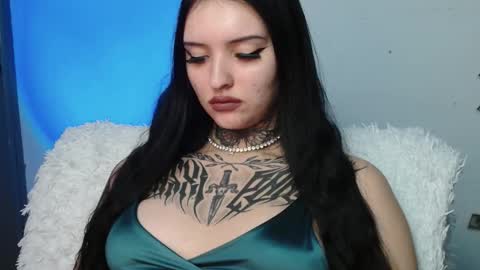 Snapshot of molly_montanaaa chatting on December 2025 08:25:01 PM Lina online show from December 2025 08:25:01 PM