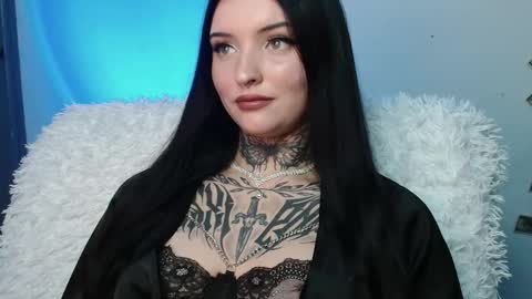 Snapshot of molly_montanaaa chatting on January 2026 05:04:02 PM Lina online show from January 2026 05:04:02 PM