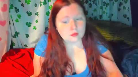 Snapshot of molly_moons chatting on June 2026 10:21:02 PM molly_moons online show from June 2026 10:21:02 PM