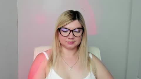 Molly online show from September 2025 11:42:01 AM