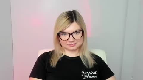 Molly online show from September 2025 06:05:02 AM