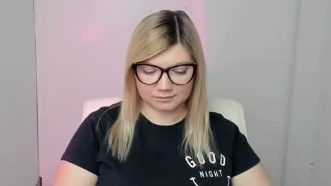 Molly online show from September 2025 11:48:01 AM