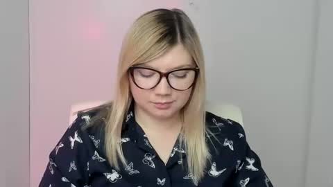 Molly online show from October 2025 12:26:01 PM