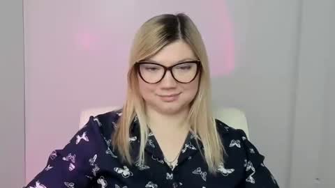 Molly online show from October 2025 05:41:02 AM