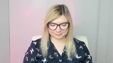 Molly online show from November 2025 01:10:02 PM