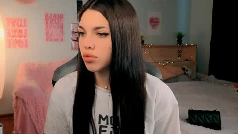 Snapshot of molly_rettyy chatting on March 2026 04:35:01 AM Molly online show from March 2026 04:35:01 AM