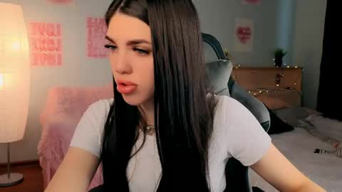 Snapshot of molly_rettyy chatting on April 2026 04:28:01 AM Molly online show from April 2026 04:28:01 AM